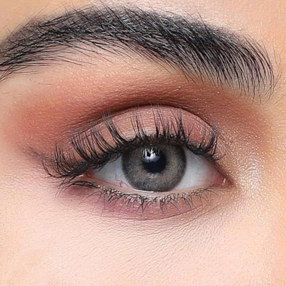 لنز چشم کانفست مدل Beauty شماره 18 رنگ DESIGRAY طوسی روشن دور مشکی